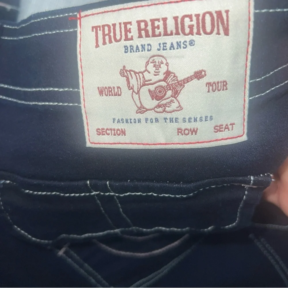 True Religion Dark Blue Denim cargo with White Stitching, horseshoe size28/29